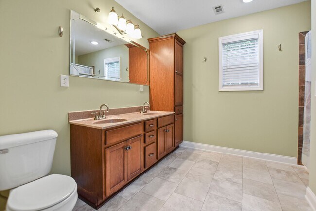 Building Photo - Dog Friendly Three Bedroom with Bonus!