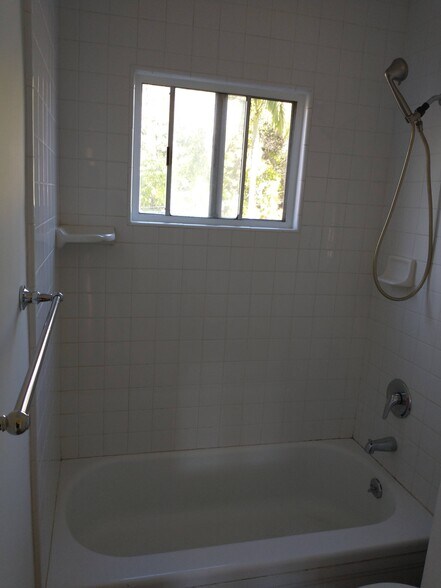 Building Photo - 130 N Ivy Ave