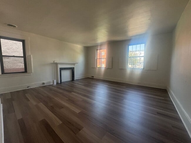 Building Photo - 941-943 St. James Street