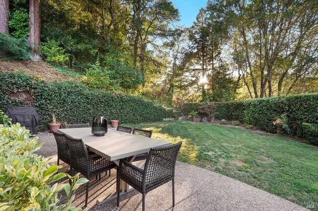 Building Photo - 10 Idlewood Rd