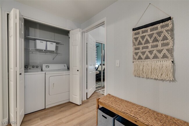 Building Photo - 75 N Valle Verde Dr