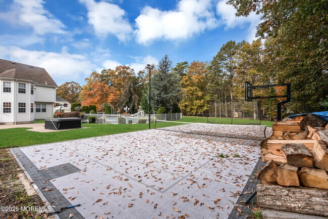 Building Photo - 3 Wellesly Ct