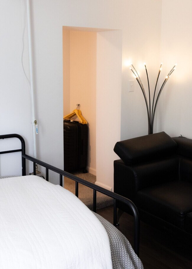 Building Photo - 2919 Elm St