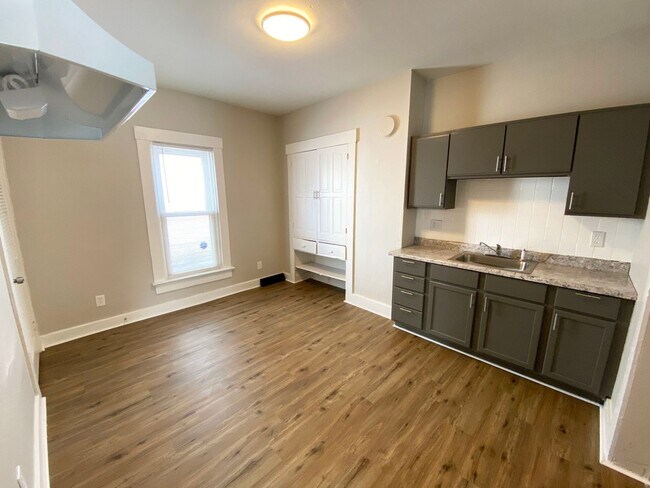 Building Photo - Burkhardt Home : **MOVE-IN SPECIAL: 100% O...