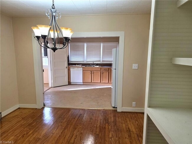 Building Photo - 816 Banner St