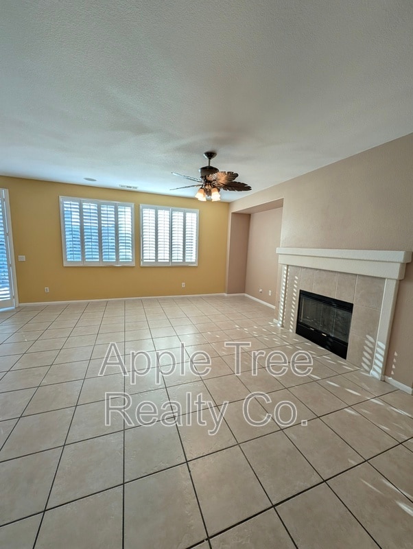 Building Photo - 1560 Gazebo Ln