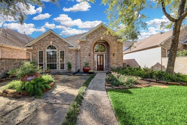 Building Photo - 5022 Coral Gables Dr