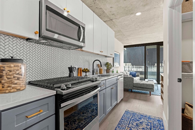 Building Photo - 165 W Huron St