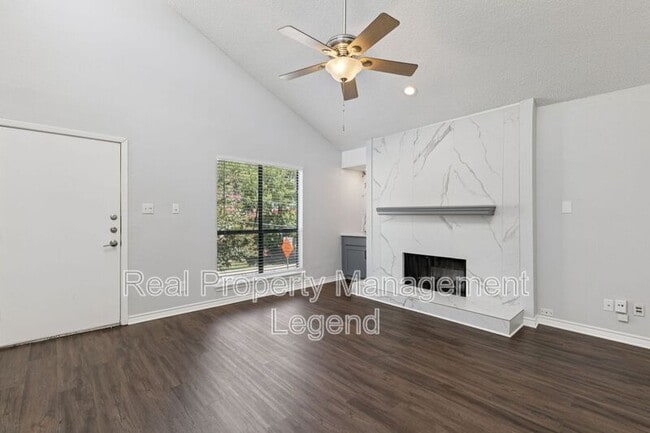 Building Photo - 6646 E Lovers Ln
