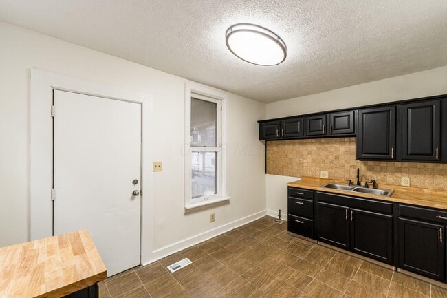 Building Photo - 61 Sherman Ave