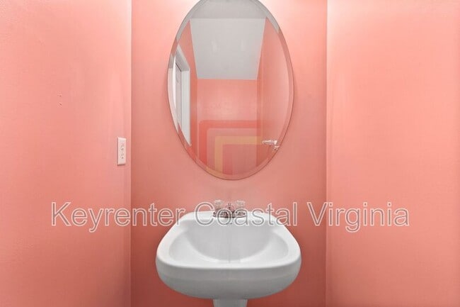 Building Photo - 1405 Broad Water Arch