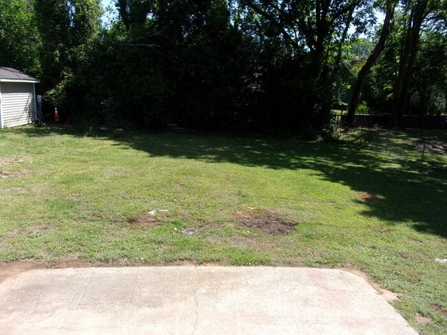 Building Photo - Beautifully Renovated 2 Bedroom 1 1/2 Bath Home
