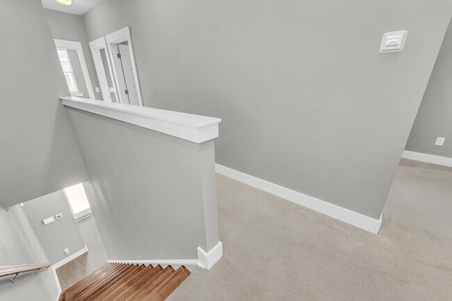 Building Photo - Charming Partially Furnished 3BR/2.5BA Home in the Heart of Park Circle — Available for Quick Mov...