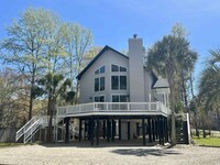 Building Photo - 5800 Creekside Dr