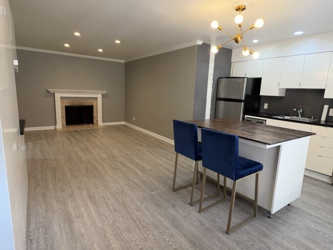 Building Photo - 5121 W 75th St