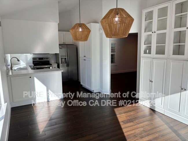 Building Photo - 104 Banff Way