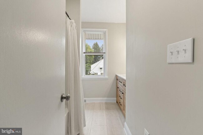 Building Photo - 129 Bortondale Rd