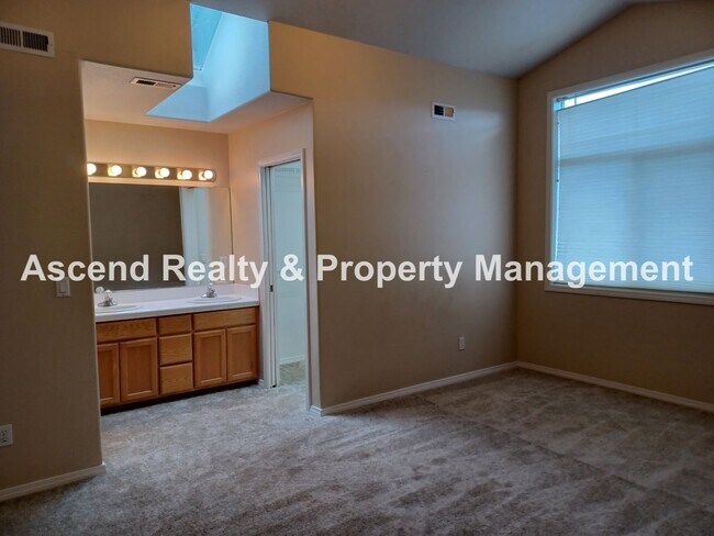Building Photo - 3 Bed on CuldeSac Close to Intel, Orenco S...