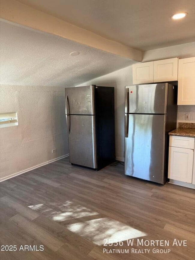 Building Photo - 2536 W Morten Ave