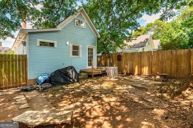 Building Photo - 154 Savannah St SE