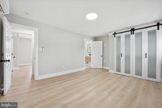 Building Photo - 417 W Elm St