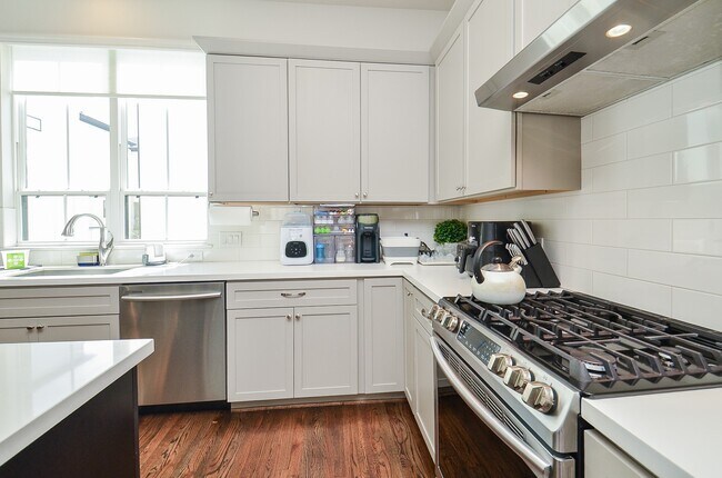 Building Photo - 2812 Grand Fountains Dr