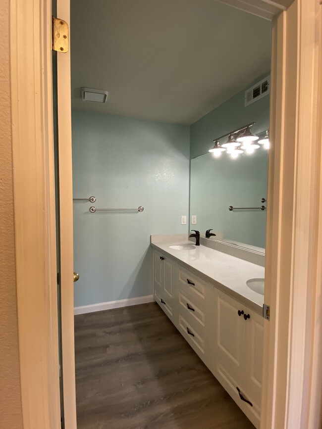 Master Bathroom - 5926 Eastman Lake Dr