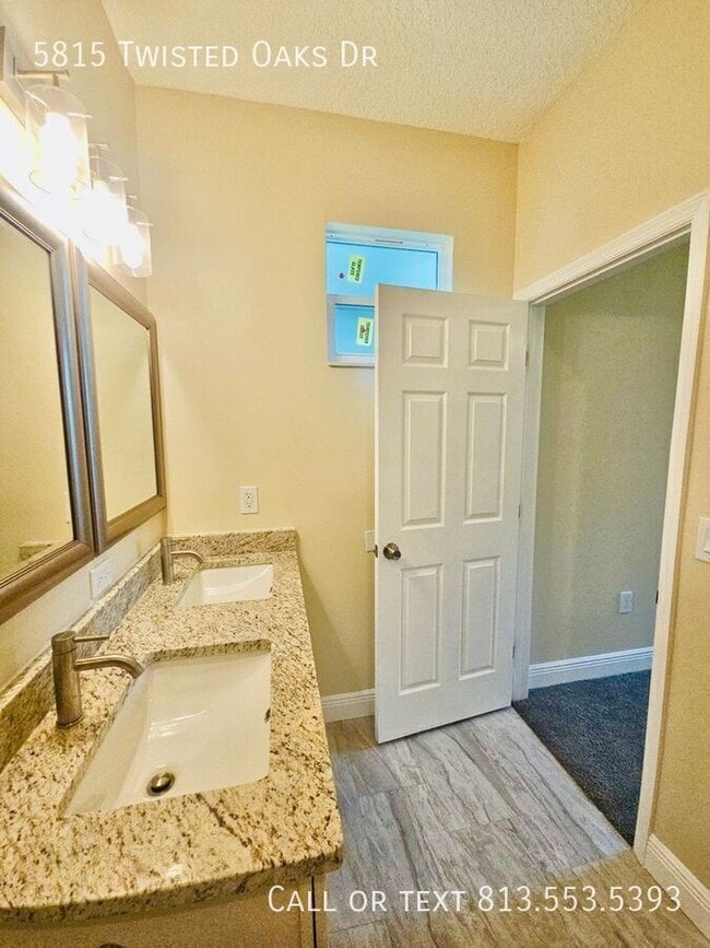 Building Photo - 5815 Twisted Oaks Dr
