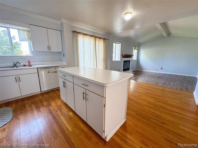 Building Photo - 2867 Woodmont Dr W