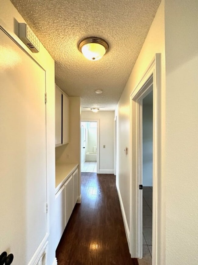 Building Photo - Charming Home in Miramonte
