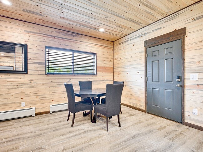 Building Photo - 785 Warren Gulch Rd