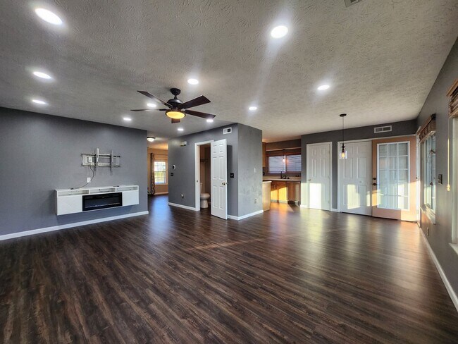 Building Photo - Beautiful 2-Story Home in Northmont School District