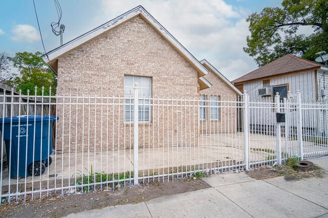 Building Photo - 717 N Colorado St