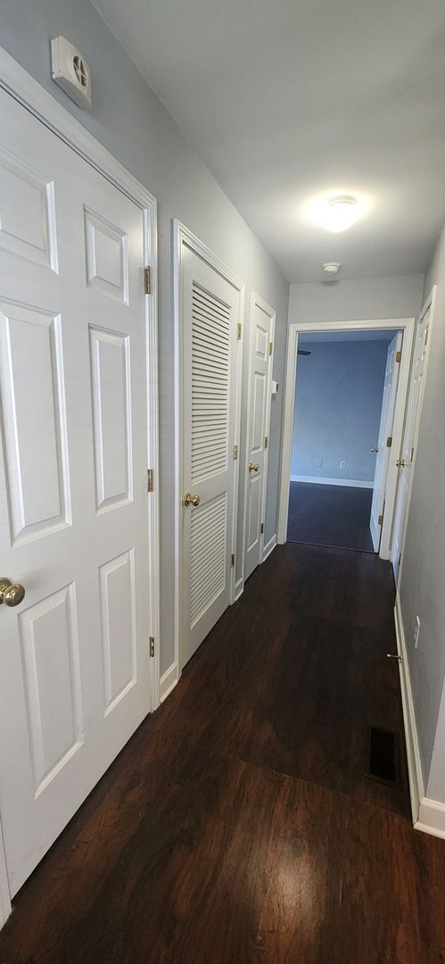 Building Photo - 4 Bedroom - Less than 2 miles from Swamp R...