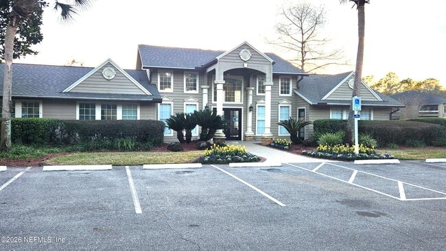 Building Photo - 10200 Belle Rive Blvd