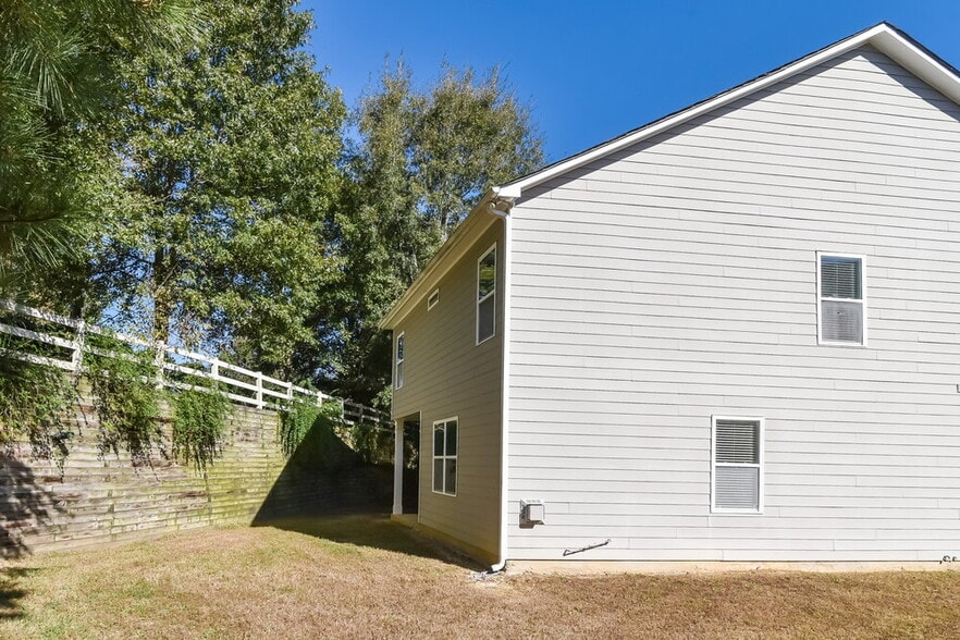 Building Photo - 1 Horseshoe Ln