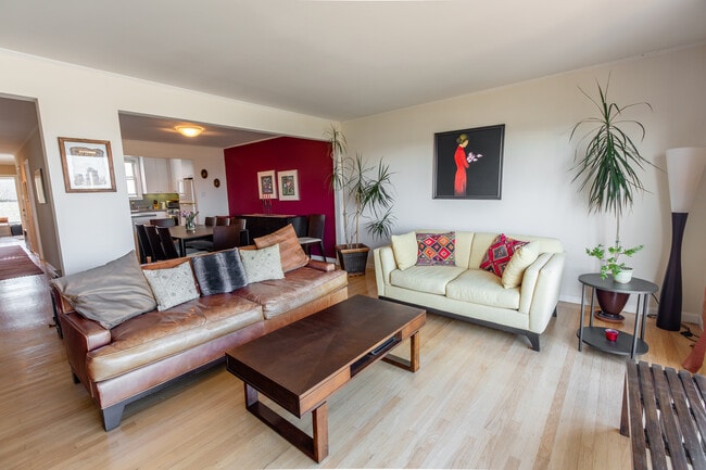 Building Photo - 64 Encanto Ave