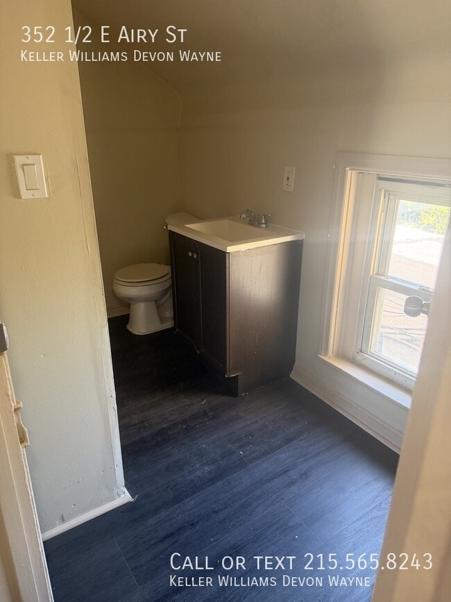 Building Photo - 352 1/2 E Airy St-