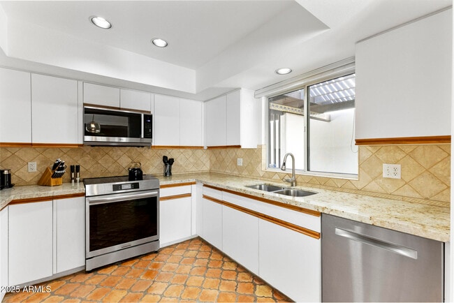 Building Photo - 6815 N 73rd St