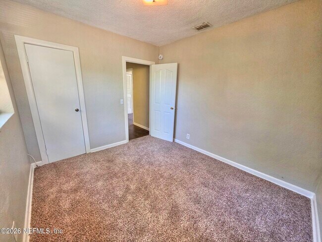 Building Photo - 916 W 25th St