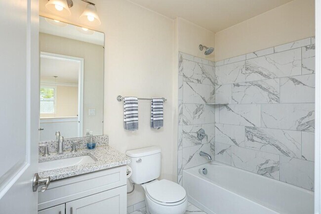 Building Photo - 3031 N Spurway Dr