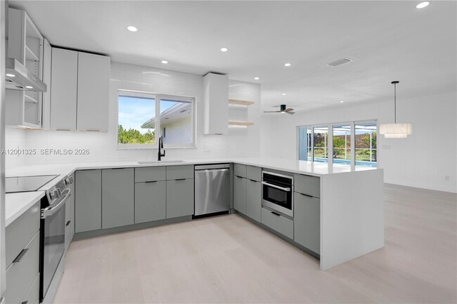 Building Photo - 9125 SE Karin St