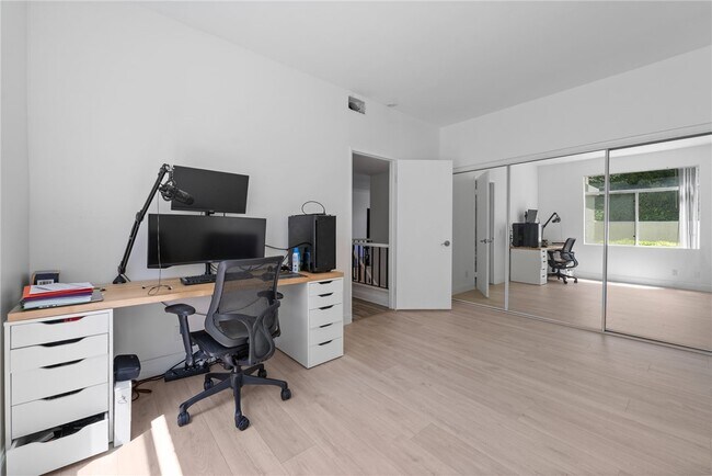 Building Photo - 30902 Club House Dr