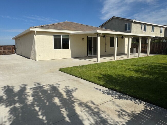 Building Photo - Nice Roseville home with RV access