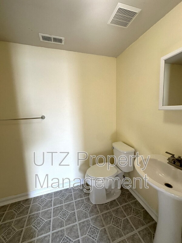 Building Photo - 3800 Sunnyfield Ct