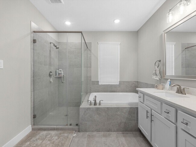 Building Photo - 16011 Mason Run Dr