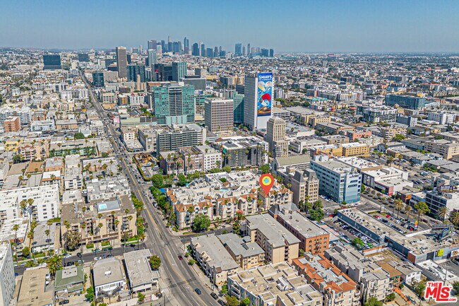 Building Photo - 620 S Gramercy Pl