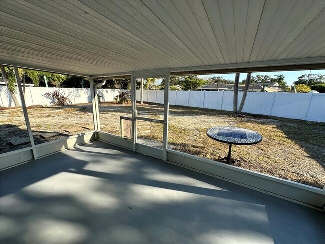 Building Photo - 6213 33rd Ave Cir W