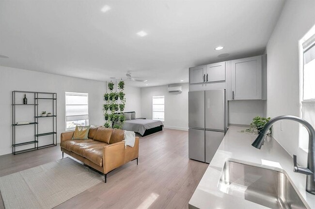 Building Photo - 2220 2nd Ave N