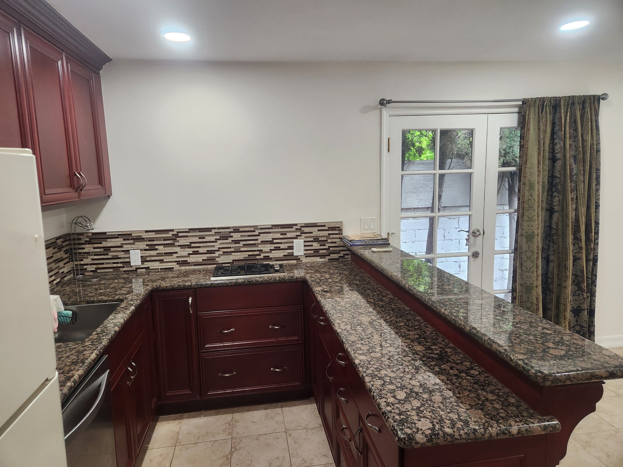 Building Photo - 5516 Vanalden Ave